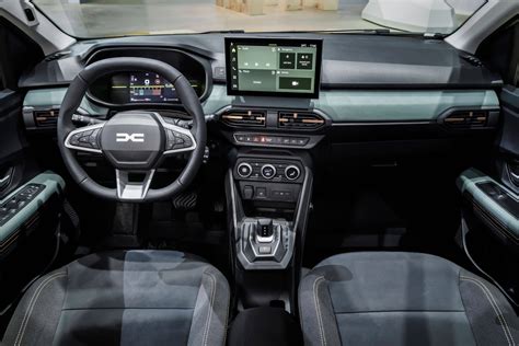 Interni Dacia Sandero Stepway con display digitale e infotainment