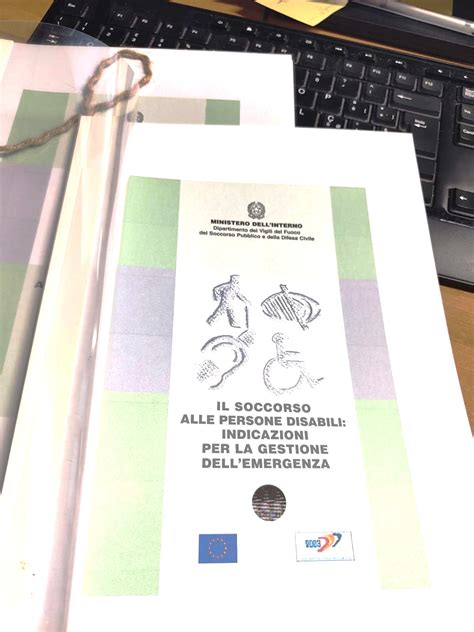 Manuale auto con indicazioni airbag