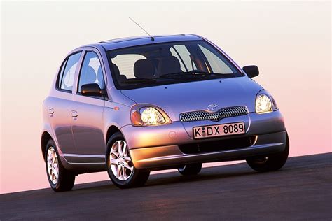 Toyota Yaris anno 2000 vista frontale