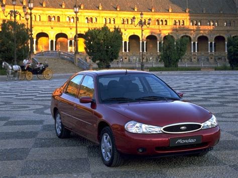 Ford Mondeo 1998 berlina vista anteriore