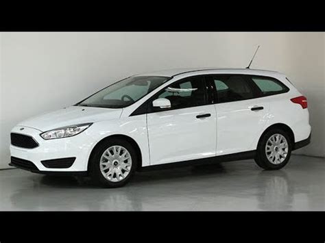Ford Focus Wagon in un ambiente urbano