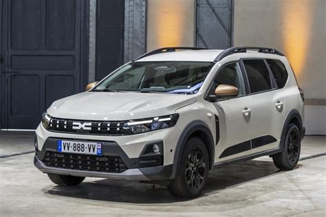 Tabella comparativa dei modelli Dacia Streetway e Stepway con le principali caratteristiche