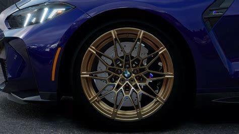BMW M4 M Legacy Edition con cerchi bronzo-oro