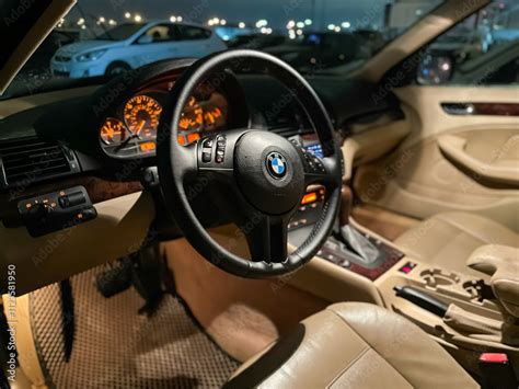 Interno BMW E46 con cruscotto