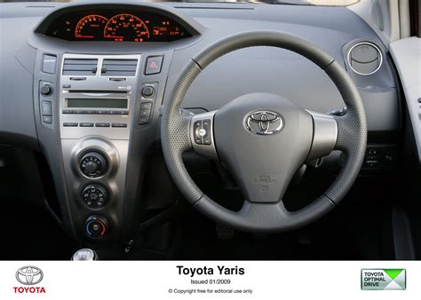 Toyota Yaris 2006 dashboard