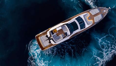 Rendering futuristico di una barca con motori Volvo Penta e tecnologie avanzate