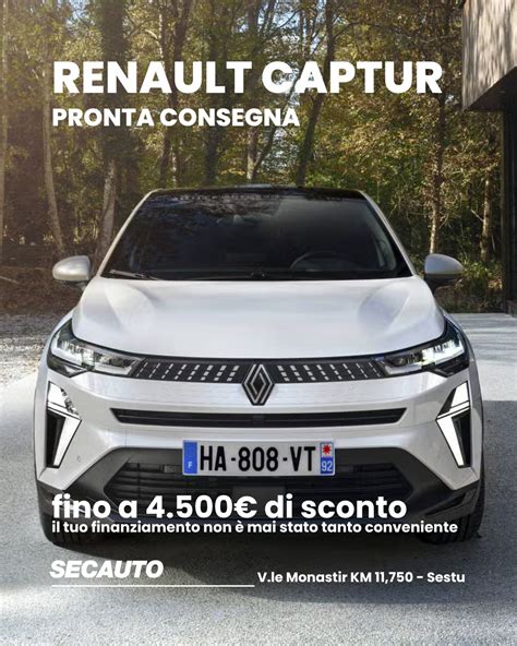 Famiglia felice che sceglie un SUV compatto