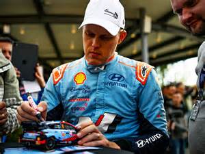 Ott Tänak alla guida di una Ford Fiesta WRC
