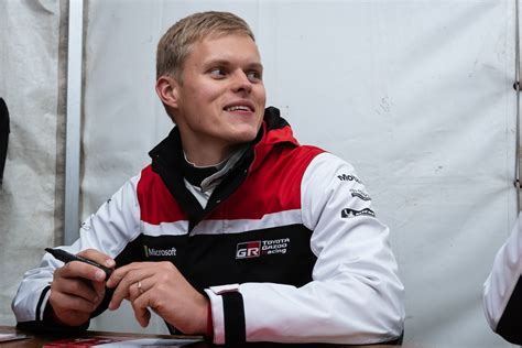 Ott Tänak festeggia la vittoria del campionato mondiale 2019 con Toyota
