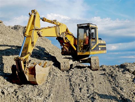 Ruspa in azione su un terreno da livellare