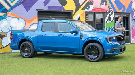 Ford Maverick Lobo in azione su pista