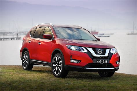 Nissan X-Trail T32 parked on a scenic road