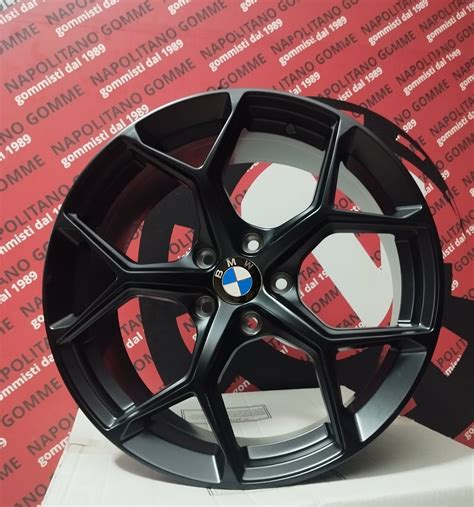 BMW Serie 1 E81 con cerchi in lega maggiorati