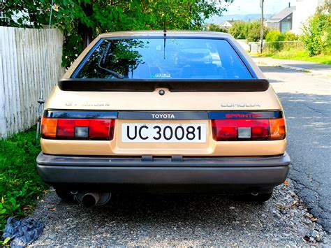 Interni di una Toyota Corolla E80