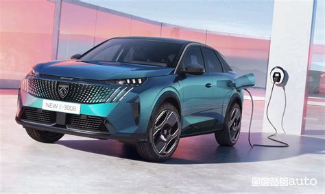 Nuova Peugeot E-3008 in fase di ricarica