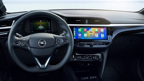 Schermata infotainment Opel Corsa con navigatore