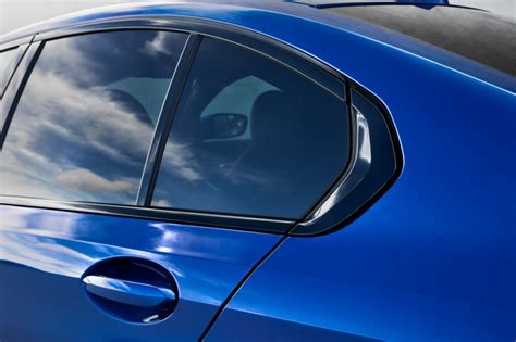 BMW Serie 7 profilo laterale con maniglie a filo e gomito di Hofmeister ridisegnato