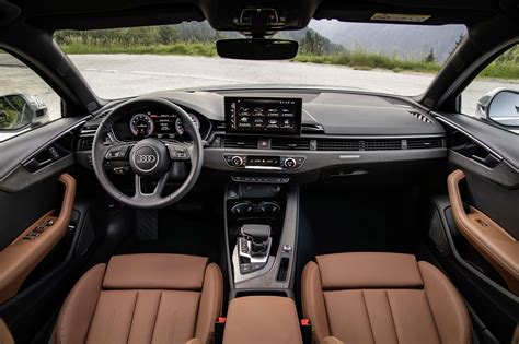 Audi A4 Quattro interni lussuosi