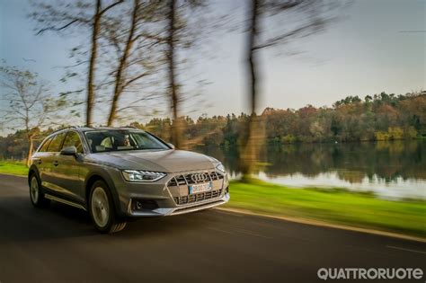 Audi A4 Quattro in azione su strada