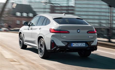BMW X4 in strada