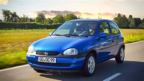 Opel Corsa B design arrotondato
