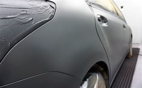 Dettaglio vernice auto opacizzata