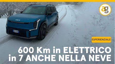 Kia Sorento in curva sulla neve