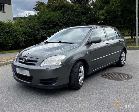 Toyota Corolla E120 berlina hatchback