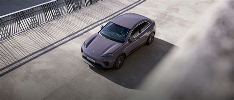 Porsche Macan in un ambiente urbano