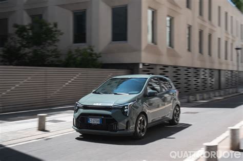 Kia Picanto su strada