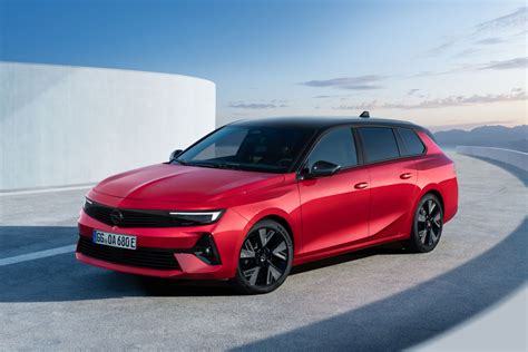 Opel Astra Sports Tourer posteriore