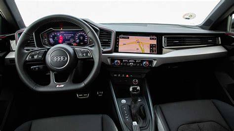 Audi A1 con cambio automatico su strada