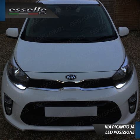 Kia Picanto frontale dinamico con luci a LED