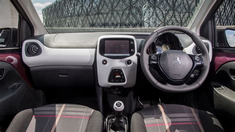 Interni Peugeot 108 con touchscreen