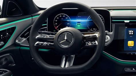 Interni Mercedes Classe E con indicatore metano