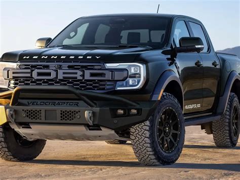 Ford Ranger Raptor in un paesaggio desertico