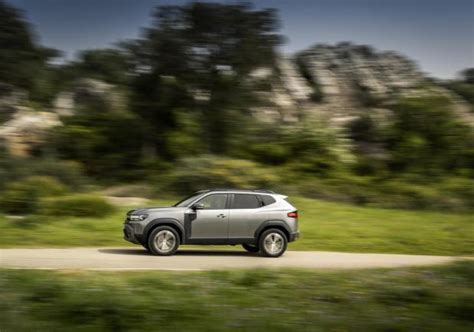 Dacia Duster profilo