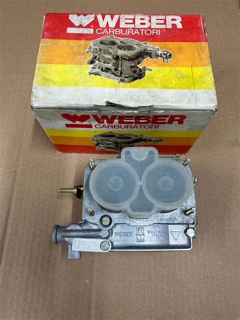 Dettaglio di un carburatore doppio corpo Weber