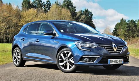 Renault Mégane Maxi in azione su un percorso sterrato