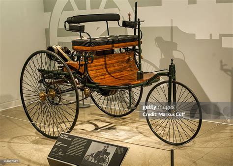 Karl Benz con la Patent Motorwagen