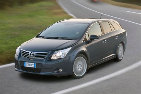 Dimensioni e configurazione interna della Toyota Avensis