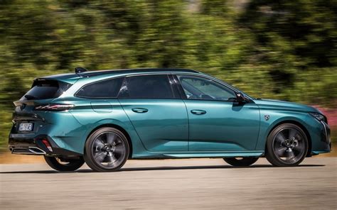 Peugeot 308 SW in movimento