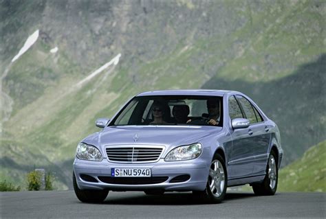 Mercedes-Benz S 320 CDI W220 del 2003 in strada