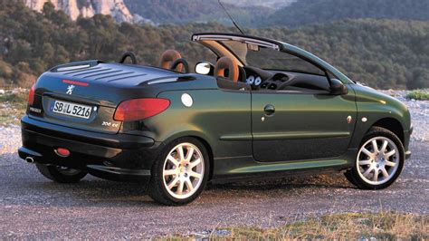 Peugeot 206 CC in configurazione coupé e cabriolet