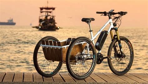 Prototipo di cargo e-bike elettrica a tre ruote di Poste Italiane