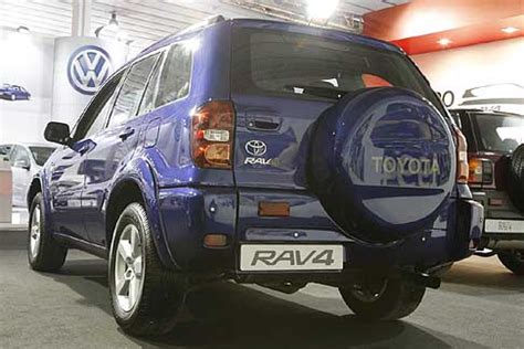 Toyota RAV4 XA20 con ruota di scorta esterna