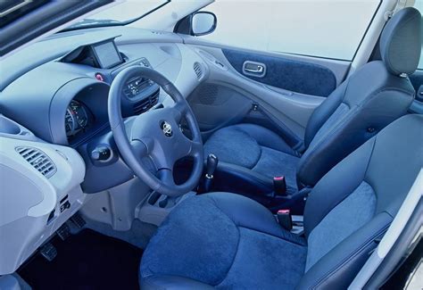 Interni Nissan Almera Tino
