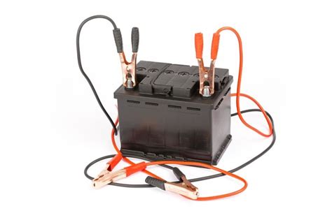 Batteria auto con cavi di avviamento