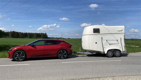 Carroattrezzi BMW che traina un veicolo