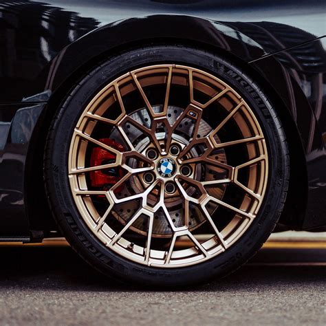 Different types of BMW star-spoke alloy wheels